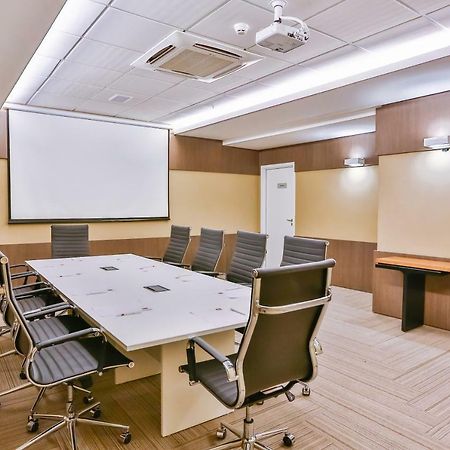 Transamerica Collection Goiânia Eksteriør billede A meeting room