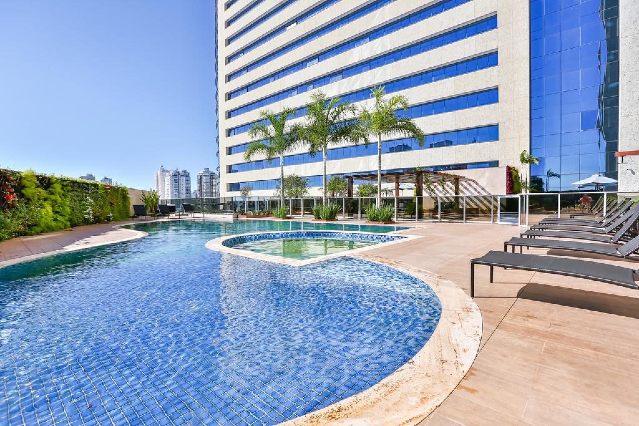 Transamerica Collection Goiânia Eksteriør billede The pool at the hotel