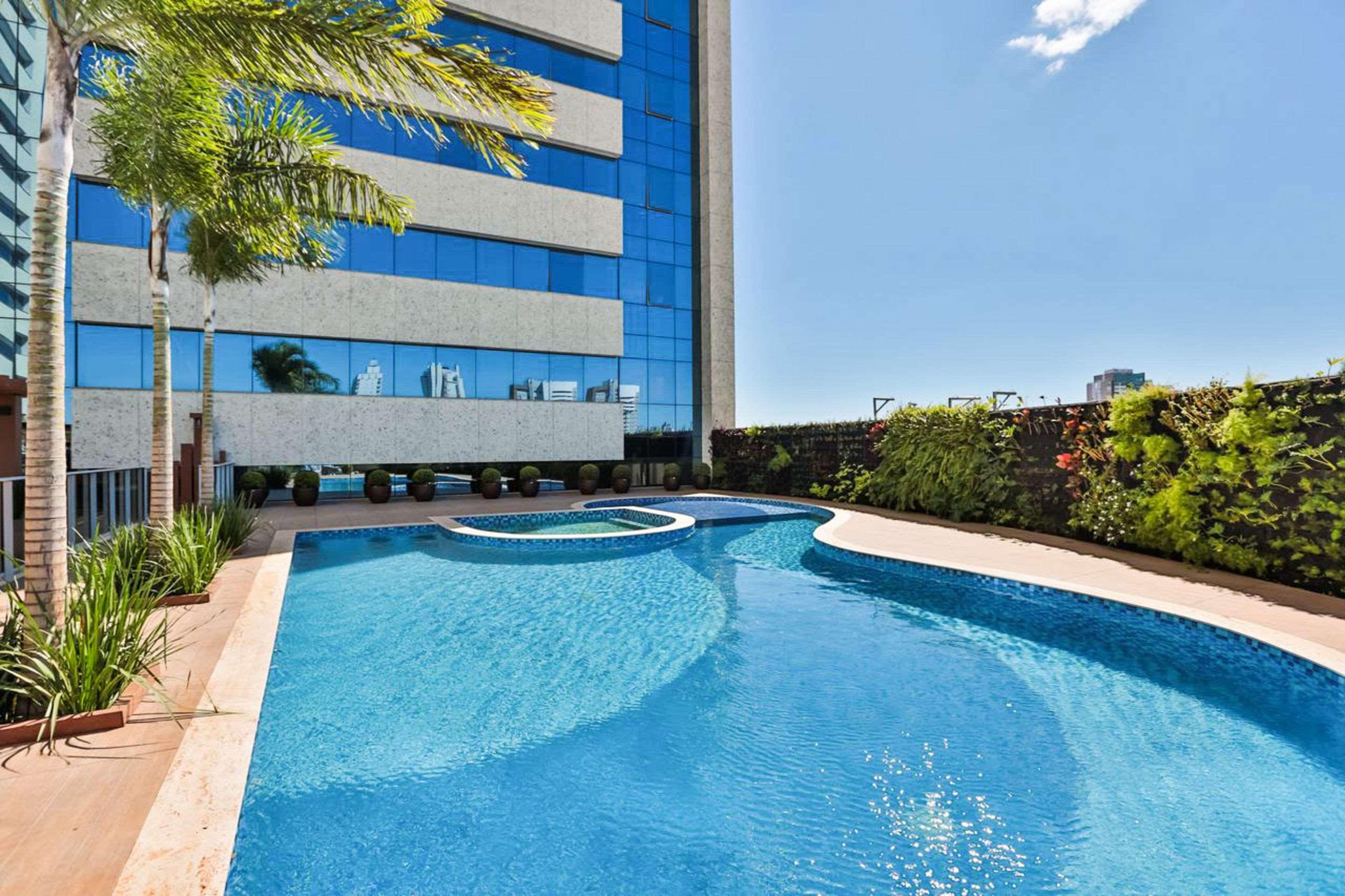 Transamerica Collection Goiânia Eksteriør billede Swimming pool