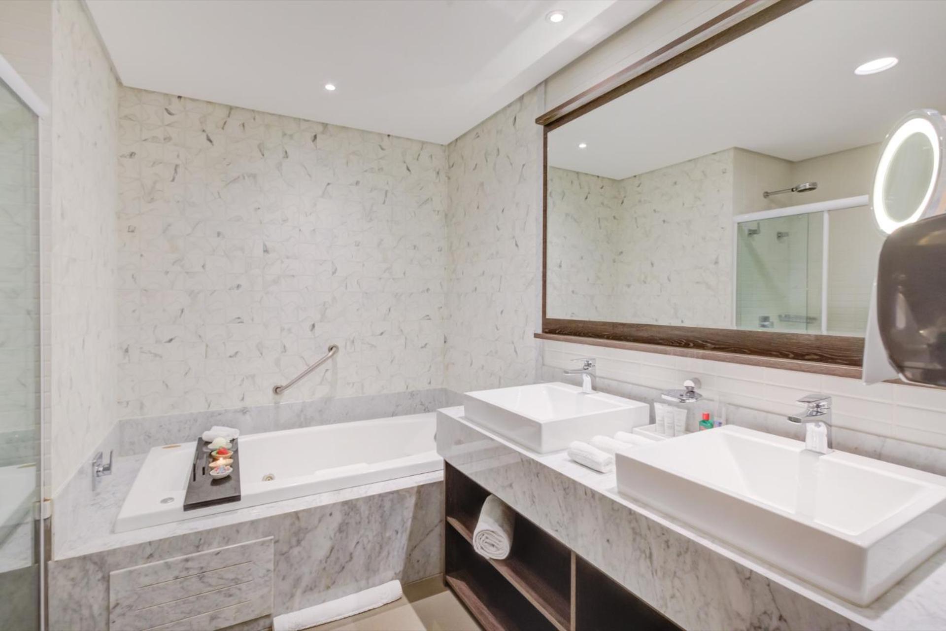 Transamerica Collection Goiânia Eksteriør billede Bathroom