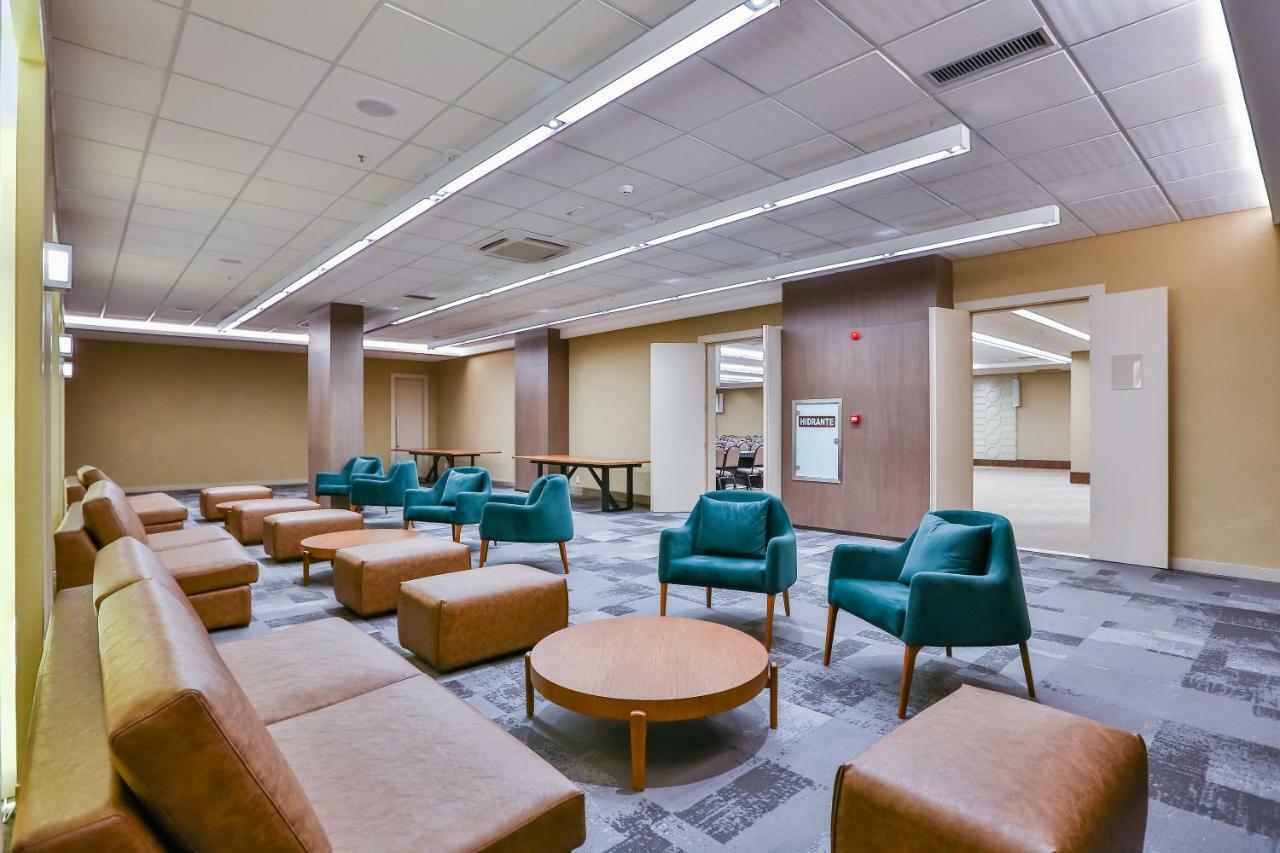 Transamerica Collection Goiânia Eksteriør billede The 2018 renovated lobby of the Student Union Building